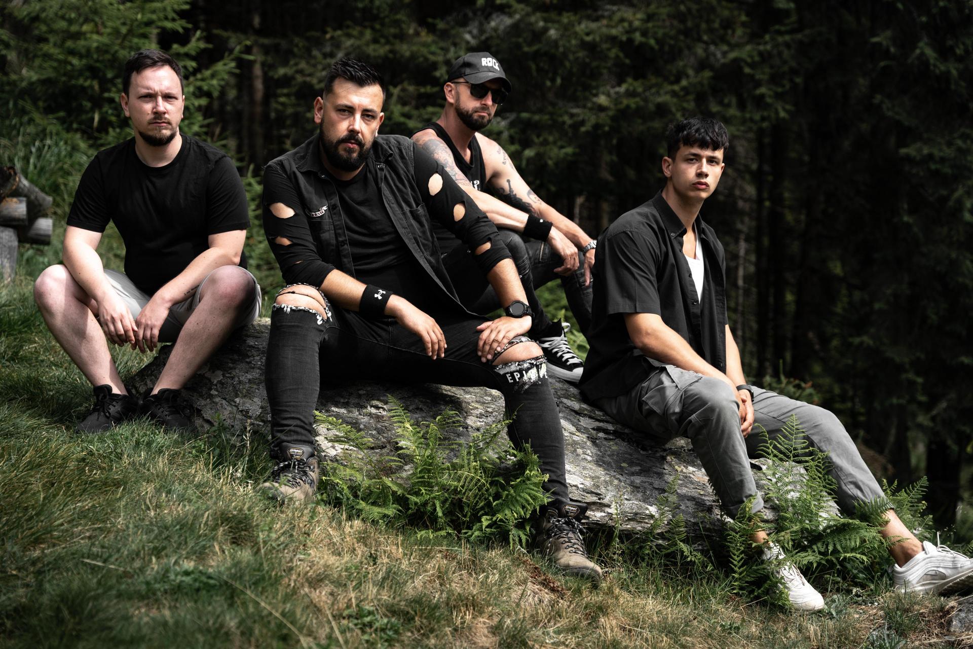 Robo Simko a Massriot - ••• Akustický koncert vhodný ako samostatný komornejší program
bez prestávok, ideálny pre formálne podujatia, konferencie,
divadelné predstavenia, záhradné koncerty, firemné akcie,
teambuildingy a neformálne stretnutia.

••• Plne inštrumentálny koncert vhodný ako samostatný program
alebo festivalové vystúpenie bez prestávok, ideálny pre obecné
dni, mestské slávnosti, klubové a festivalové koncerty, živšie
firemné akcie, teambuildingy, spoločenské podujatia, záhradné
udalosti a klubové večery.

••• Akustický koncert vhodný pre komerčné vystúpenie v troch
45 minútových cykloch, ideálny pre svadby, zábavy,
klubové večery, firemné akcie a ďalšie komerčné podujatia.